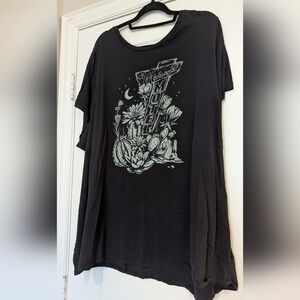 Torrid Black Graphic Short Sleeve Tee